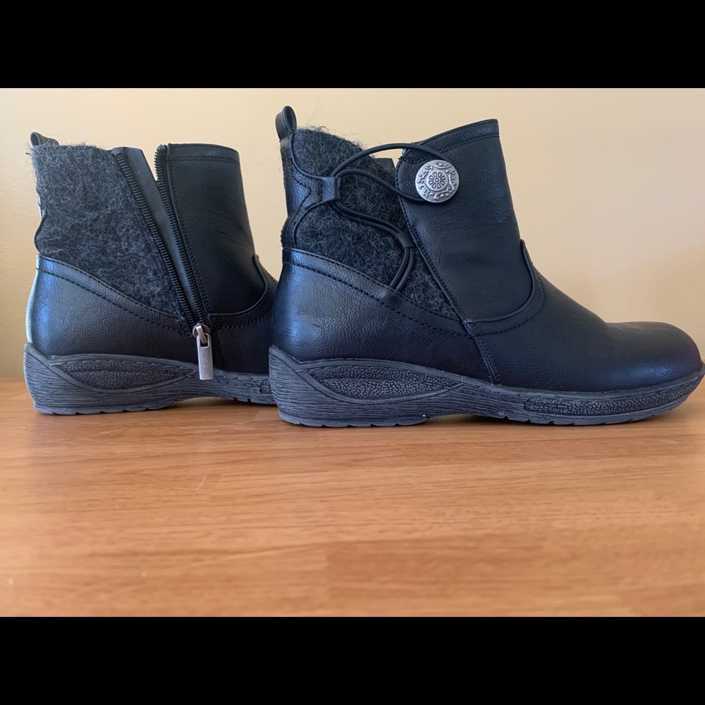 CloudWalker Boots Size 9W Black & Gray